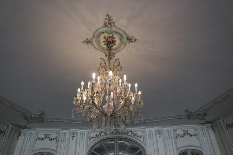 Exquisite European Crystal Lamps Illuminate Luxury Spaces