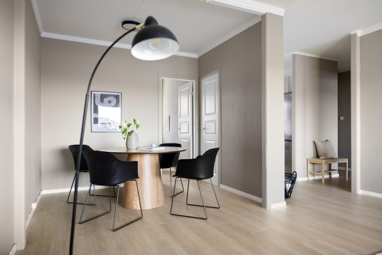 Enhance Your Living Room with a Sleek Edge Floor Lamp