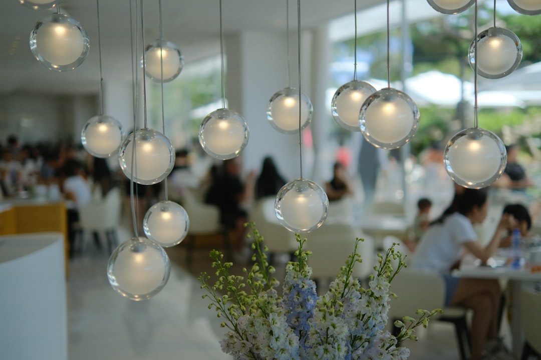 Photo Bauhaus Restaurant Chandelier